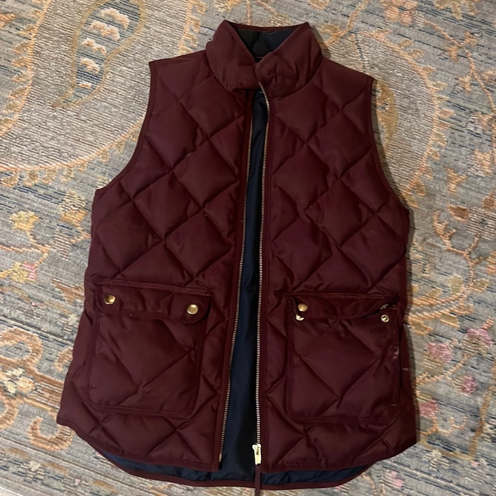 J crew plum puffer vest XS